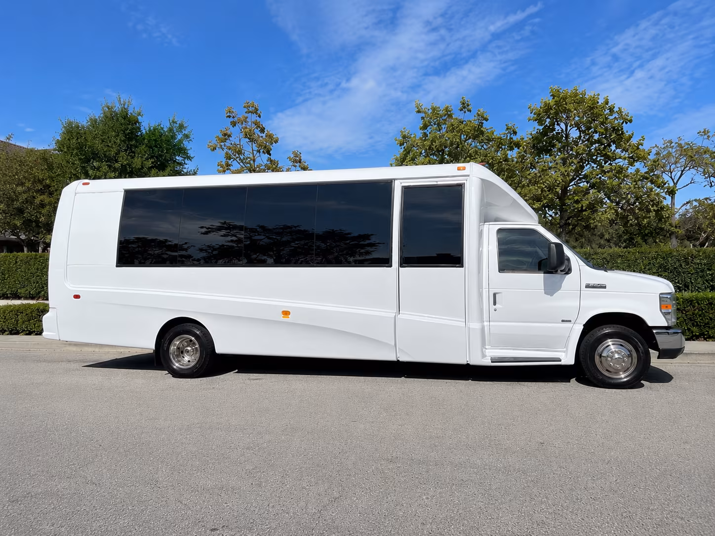 concert bus rentals for groups heading into new york city from bridgeport